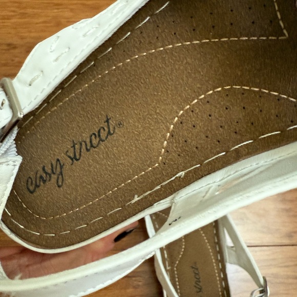 Easy Street Kehlani Women's Slingback Sandals - Picture 3 of 11